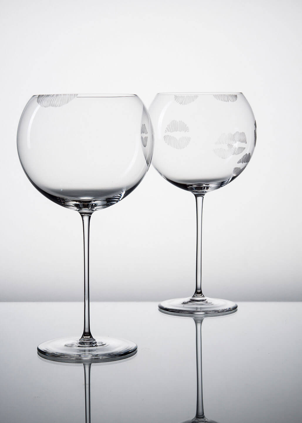 kiss Bubbles wine glasses