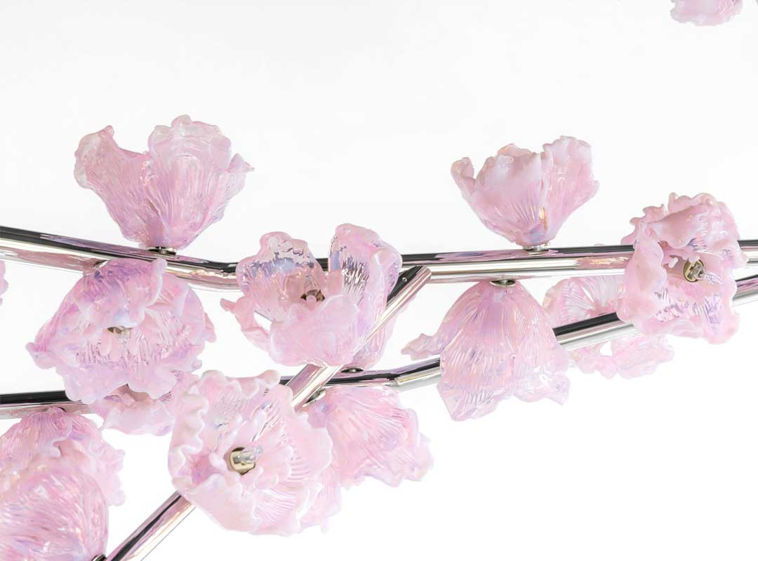 Cherry Twig je umělecké svítidlo, které bude vždy svítit vřelým romantickým světlem za 
každého ročního období.
